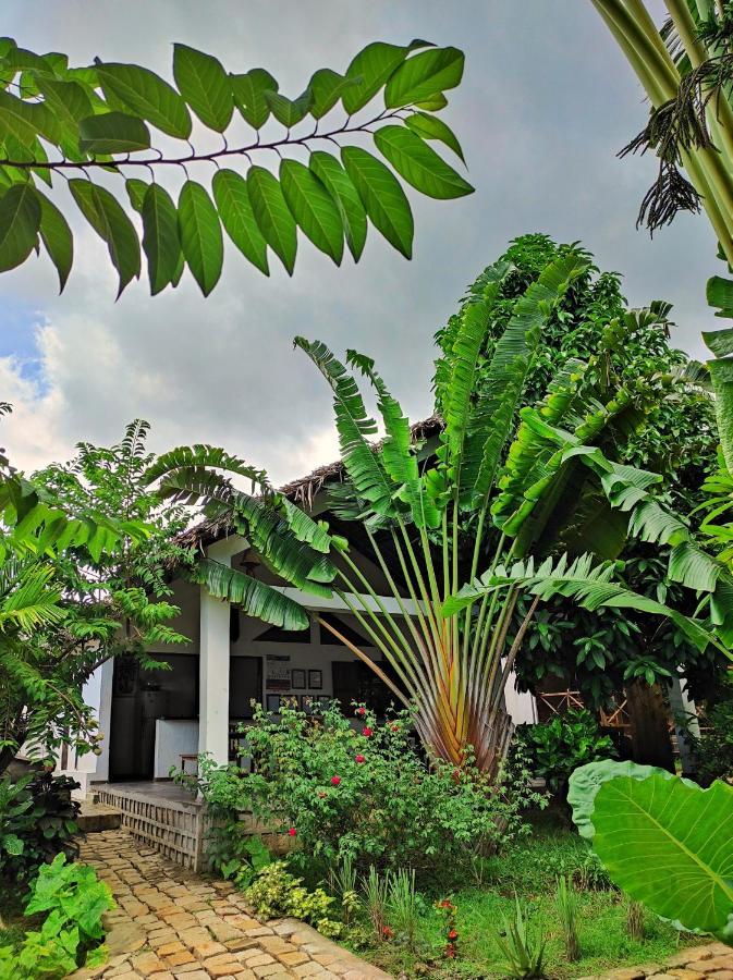 Hotel Benjamin Ambatoloaka  Exterior photo